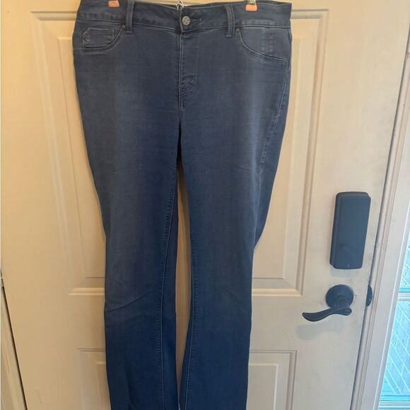 Hot in Hollywood Light Blue Straight Leg Jeans - Picture 7 of 7